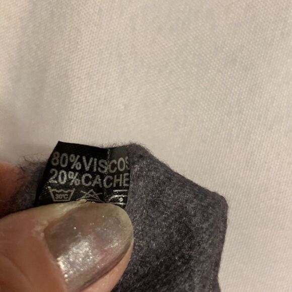 Soft Cashmere feel scarf. Please see all photos & description - Picture 5 of 7